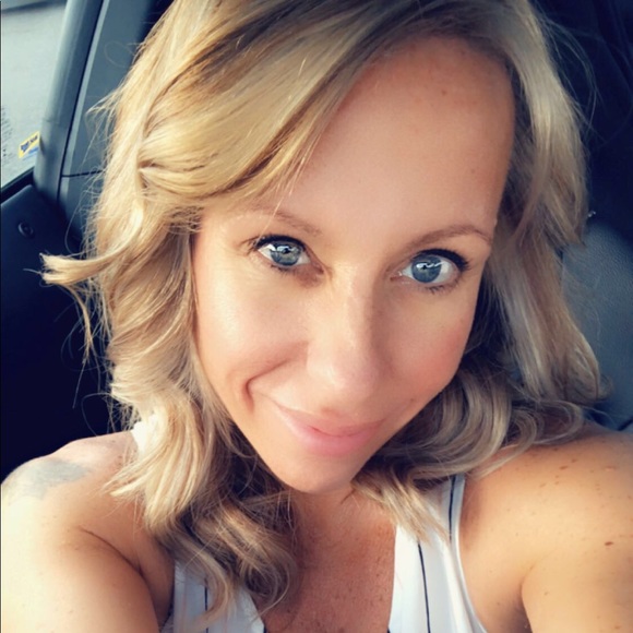 Meet your Posher, Lori - Picture 4 of 6